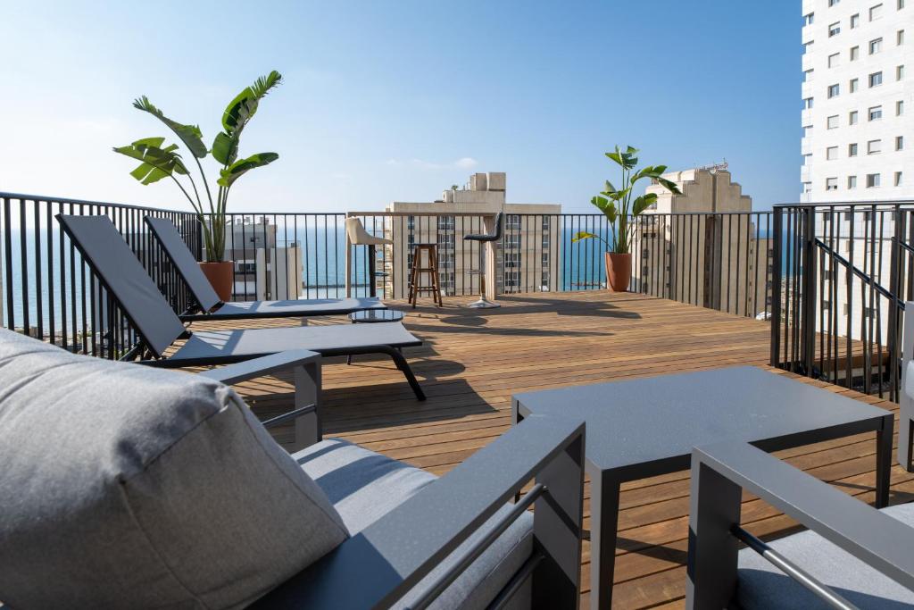 Roof Top 3 Floors – דירת גג נופש בנתניה